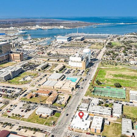 Midnight Tropics Studio Apartment Galveston Bagian luar foto