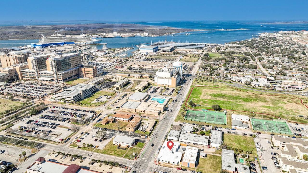 Midnight Tropics Studio Apartment Galveston Bagian luar foto